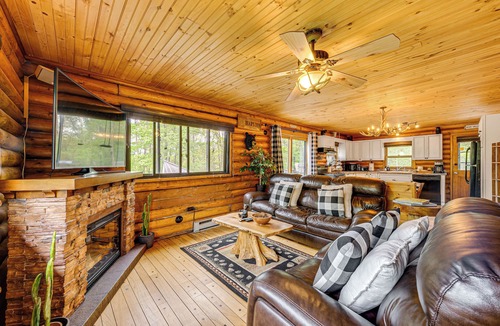 Mount Pocahontas Cabin | Game Room, Hot Tub! Cabin 9 Mi to Big Boulder Mtn