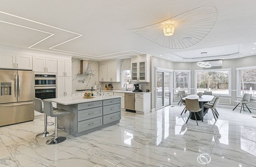 Bay Shore House | Game Room, Hot Tub! Family Getaway in Bayshore