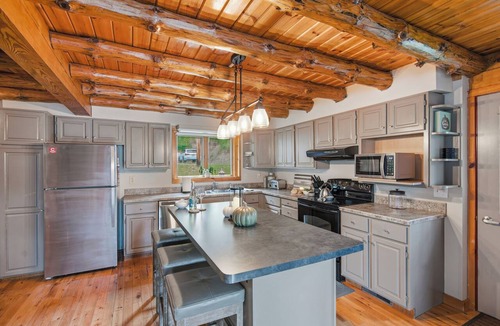 Hamilton House | Game Room, Sauna, 5 Min to Colgate, Sleeps 8
