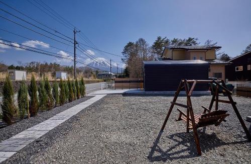 Narusawa Villa | Garage villa KuuMa