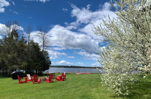 Greater Napanee Cottage | Gateway of Prince Edward County@800 ft Waterfront 20ac Forest