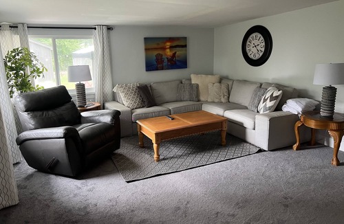 Virginia Cottage | Georgina Family Cottage - Newly Renovated