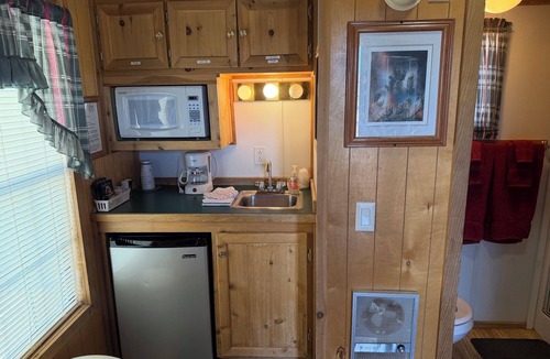 Meadview RV Rental | Get away from the noise and hustle, sit back relax and enjoy the most magical sunrise and sunsets. Star gazers dream place.