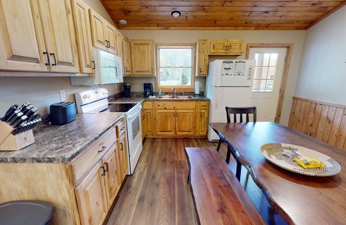 Gaines Cabin | Getaway Dream on Pine Creek Hemlock Cabin