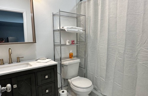 Lutz Apartment | Getaway/Private Suite A, nTranquility 🏡 close to ✈️ beach, mall, park, zoo