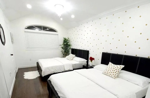 Orillia House | Getaway with an 8-seater Hot Tub & Gaming