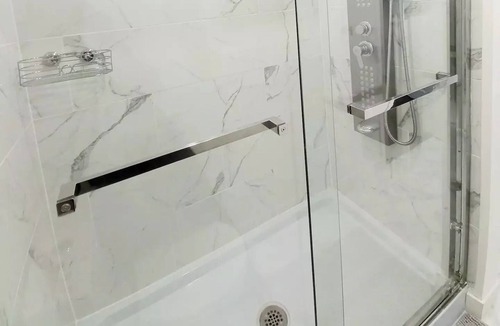 Orillia House | Getaway with an 8-seater Hot Tub & Gaming