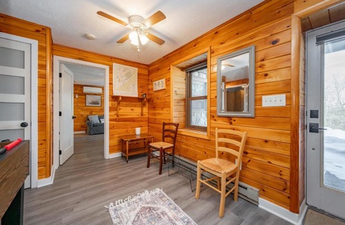 McHenry House | Ginseng Getaway