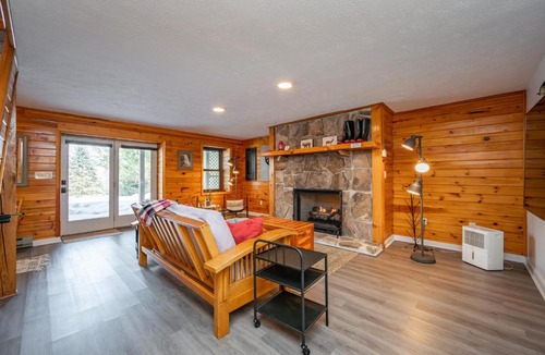 McHenry House | Ginseng Getaway