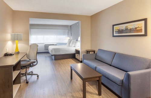 Gateway Hotel | GLō Best Western Mississauga Corporate Centre