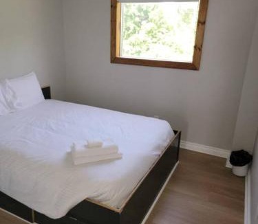 The Blue Mountains Ski Chalet | Glacial Getaway at The Blue Mountains w HTub for 18