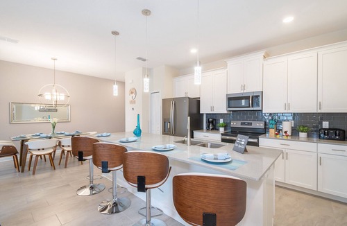 Kissimmee Ski Chalet | Glamorous Townhouse 4Bed/3Bath/Pool/5Min Disney