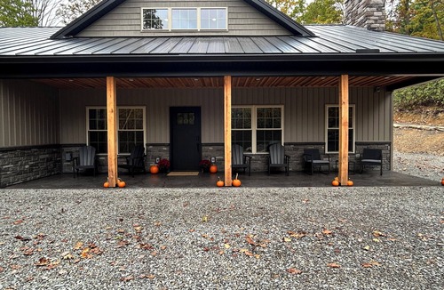 Philipsburg House | Glass City Cottage and Stream