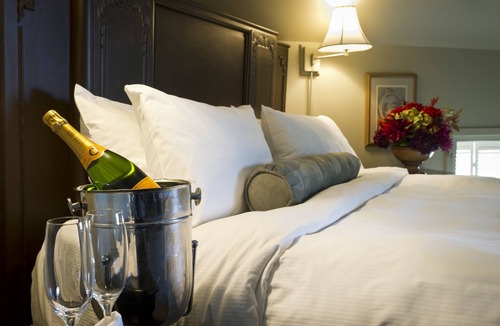 Erin Mills Hotel | Glenerin Inn