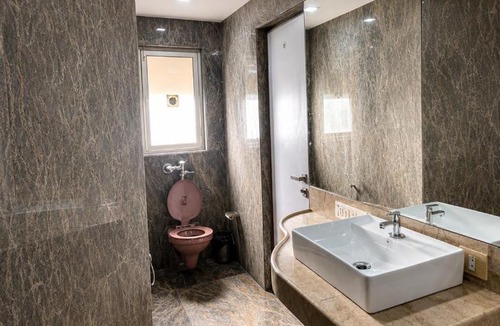Vile Parle East Hotel | Glitz Hotel Jayeshree