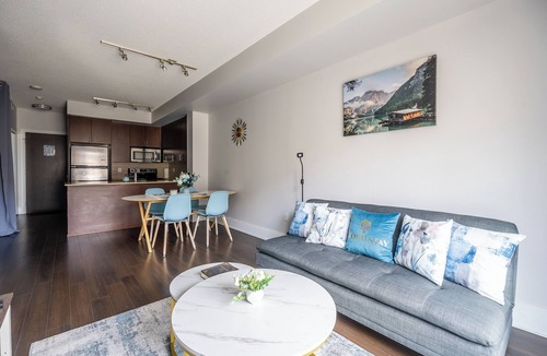 Wellington Place Condo | GLOBALSTAY. Beautiful 1 Bd+Den Condo In the Heart of Downtown