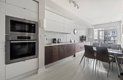 CityPlace Condo | GLOBALSTAY. High Floor in Downtown Toronto 1bd+den