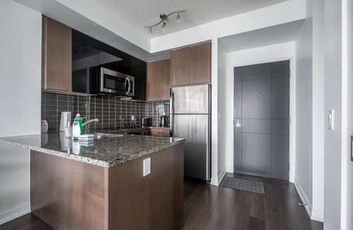 Yonge-Eglinton Condo | GLOBALSTAY. Modern Dunfield Ave 1 Bedroom Apartment