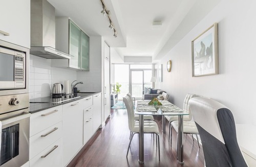 Toronto Entertainment District Condo | GLOBALSTAY. Unbeatable 53 Floor CN Tower view