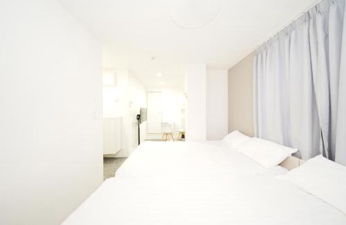 Minamikoiwa Apartment | GLOU Koiwa Tokyo - Economic APT in a Japanese Local Shopping Street, with Direct Access to Shinjuku & Akihabara