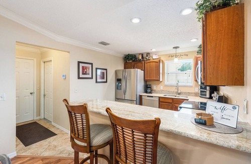 Caroline House | Golden Palms - 3/2 w/4- Seat Golf Cart in The Village of Caroline