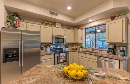 Gold Canyon House | GOLF Oasis, MT Views, Htd POOL, Spa, Putt Green, Shuffleboard, 2 Bikes, Smart TVs