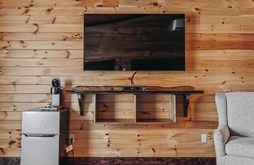 Tully Cabin | Golf, Outdoor Bar, Restaurant - The Tranquil Cabin
