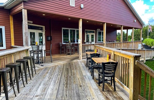 Tully Cabin | Golf, Outdoor Bar, Restaurant - The Tranquil Cabin