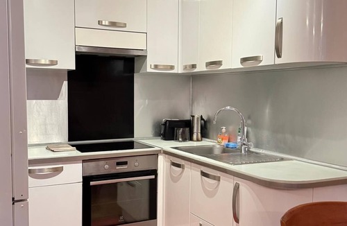 15th Arrondissement Apartment | Good location, quiet, close to the Eiffel Tower. ideal for a family.