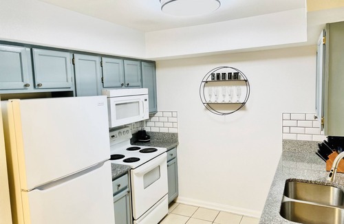 Indian Bayou Condo | Gorgeous 3 bed 2 bath condo with pool near beach