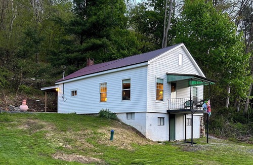 Renovo Cottage | Gorgeous 3-bedroom cottage in Westport, minutes to ATV trails, mountain views
