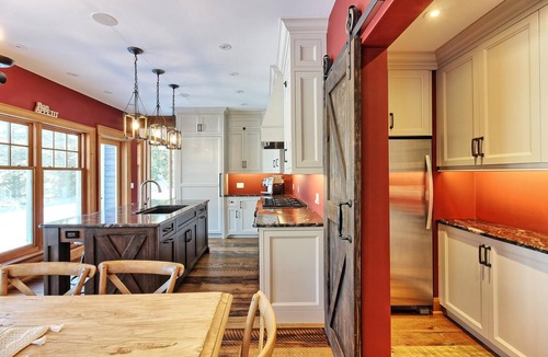 Muskoka Lakes Cottage | Gorgeous 7 Bed, 6 Bath Family Cottage on Lake Rosseau! Muskoka Room! Pool Table!