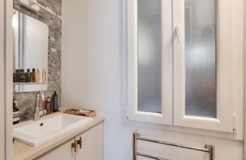 Saint-Vincent-de-Paul Apartment | Gorgeous, bright & large 1 BR near Montmartre