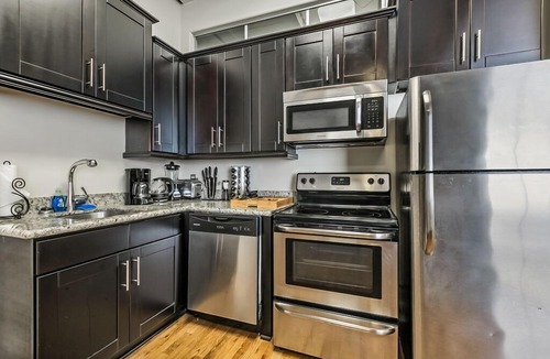 Central Business District Condo | Gorgeous condo in Merchant Lofts by Hosteeva