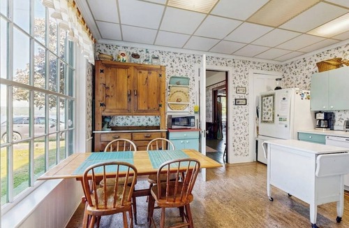 Rock Stream House | Gorgeous dog-friendly lakefront cottage with full kitchen and grill