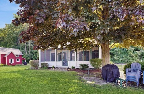 Rock Stream House | Gorgeous dog-friendly lakefront cottage with full kitchen and grill