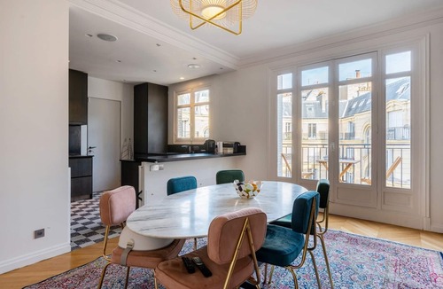 Porte-Dauphine Apartment | Gorgeous Eiffel Tower/Champs Elysées