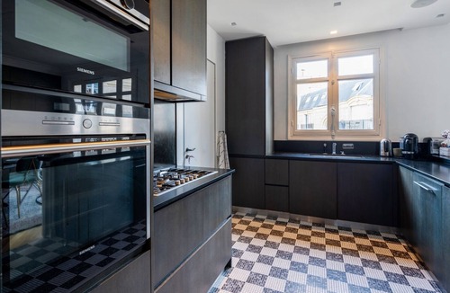 Porte-Dauphine Apartment | Gorgeous Eiffel Tower/Champs Elysées
