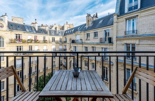 Porte-Dauphine Apartment | Gorgeous Eiffel Tower/Champs Elysées