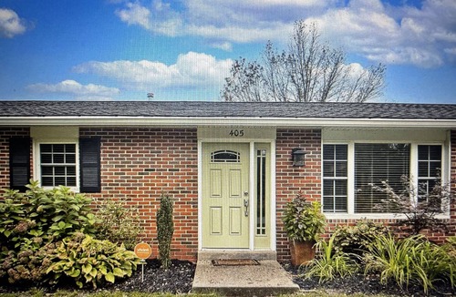 Dauphin House | Gorgeous Family Home in Quiet Neighborhood w/Mountain View