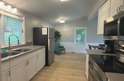 Cumberland House | Gorgeous, fully renovated 3-bedroom house with AC in tranquil La Vale