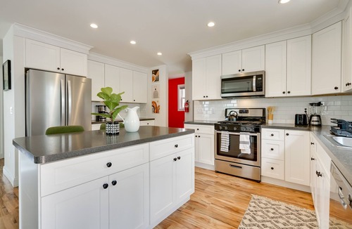 Keansburg House | Gorgeous Keansburg Home w/Pool: Walk to Beach!