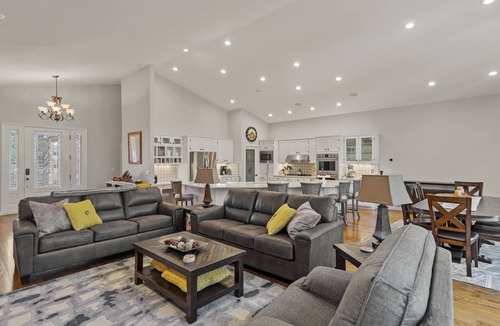 Flagstaff House | Gorgeous Luxury Home Nestled in the Pines