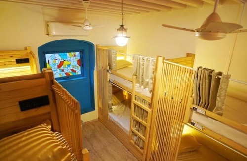 Pali Hill Hostel | GoSolo Stays