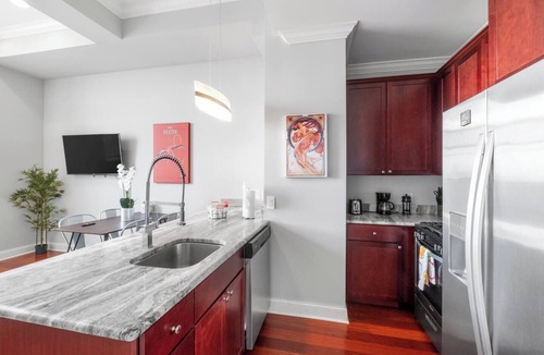 Olde Kensington Apartment | Grand 1BR with Rooftop Pool & Gym