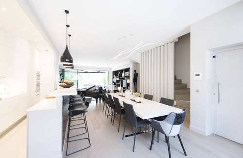 Issy-les-Moulineaux House | Grand Design on Ile Saint Germain, by Veeve