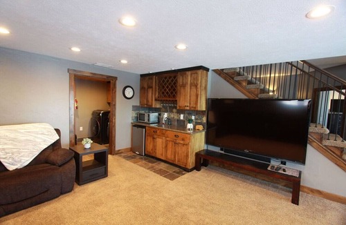 Colbert House | Grand Getaway at Green Bluff w/hot tub, ping pong table, views, views, views!