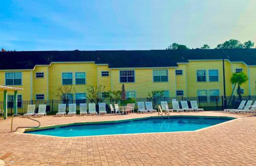 Kissimmee Apartment | Grand Holiday 3BR Getaway Condo near Disney Parks