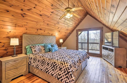 Pleasant Mount Cabin | Grand Living with Radiant Warmth