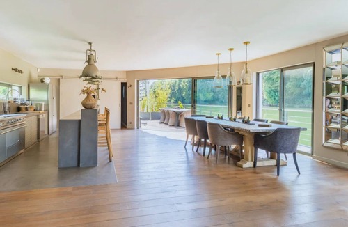 Neuilly-sur-Seine Apartment | Grand Luxury in Neuilly with Riverside Greenery Views of Île de Puteaux